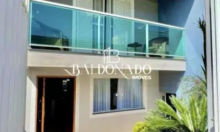 Casa em Extrema - MG à venda  227,38m² de construção, 3 dorm