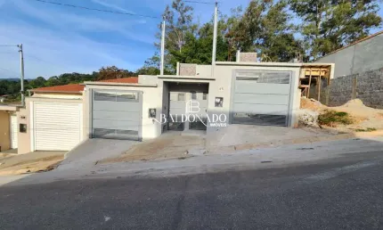 Casa em Extrema MG à venda PROX. AO CENTRO 2 DORM. GARAGEM