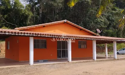 Chácara em Extrema-MG à venda 2.800 m  asfalto na porta internet e água de mina