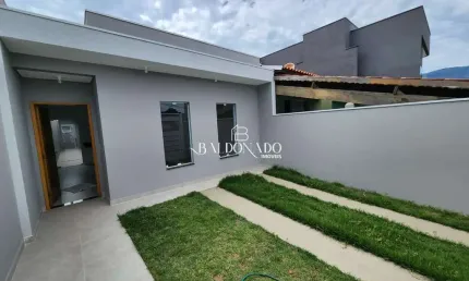 Casa à venda em extrema mg  com 3 dormitórios garagem quintal