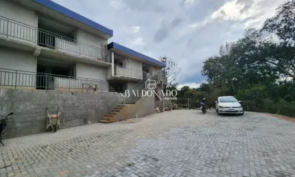 Quitinete para locação em extrema mg quarto cozinha, garagem