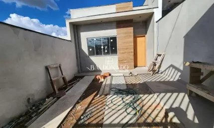 Casa em extrema para venda com 2 dormitórios sendo 1 suíte próximo ao centro