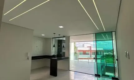 Casa com 3 quartos à venda na Cidade Nova, Santana do Paraíso  por R$ 670.000