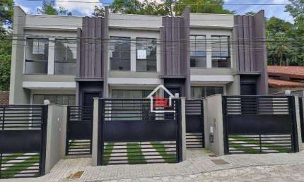 Sobrado Triplex Alto Padrão, com piscina, por R$ 760.000,00 - Água Verde - Blumenau/SC