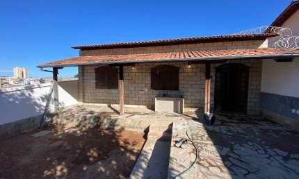 Casa com 2 quartos para alugar na Glocínia, 1, Santo André, Belo Horizonte por R$ 4.000