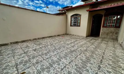 Casa com 2 quartos para alugar na Rua Radeck Muzzi, 902, Santa Amélia, Belo Horizonte por R$ 2.900
