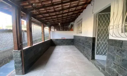 Casa com 2 quartos para alugar na Américo Antonini, 33, Copacabana, Belo Horizonte por R$ 2.300
