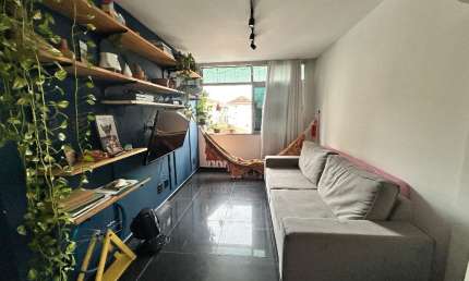APARTAMENTO DE FRENTE REFORMADO  2 DORMITORIOS  PORTEIRA FECHADA  EMBARE