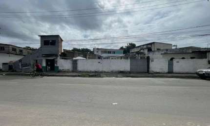 Casa na Avenida 21 de Abril, no bairro da Mustardinha