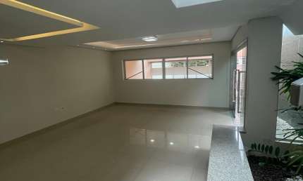 CASA DE LUXO COM EXCELENTE ACABAMENTO - TODA NO PORCELANATO!
