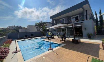 SOBRADO à VENDA no INTERIOR a 80KM de SÃO PAULO, com 4 Suítes, Piscina, Área  Gourmet em CONDOMÍNIO FECHADO VALE DAS ÁGUAS em BRAGANÇA PAULISTA!