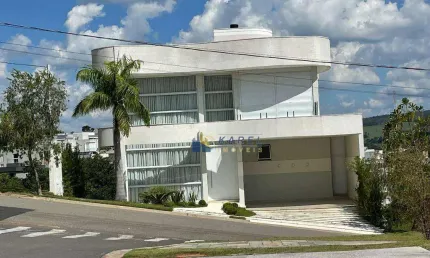 Sobrado á Venda com 4 Suítes, Piscina com Borda Infinita, Vista Permanente, sem Vizinhos de Fundos no Condomínio Tipo Clube Vale das Águas!!