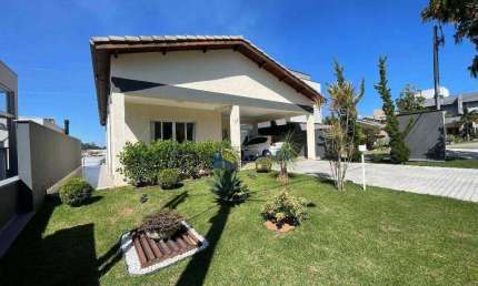 CASA TÉRREA à VENDA no CONDOMINIO TIPO CLUBE VALE DAS ÁGUAS com 3 DORMTORIOS, ÁREA GOURMET e  AMPLO QUNTAL GRAMADO !!