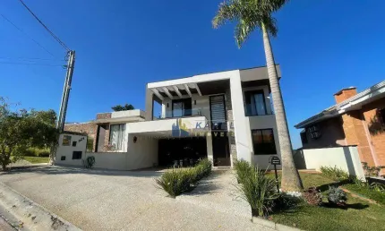 Sobrado à Venda com 403m² de Área Construída incluindo a Piscina