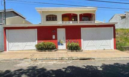 CASA TÉRREA com 3 DORMITÓRIOS, AMPLO QUINTAL à VENDA no JARDIM AMÉRICA em BRAGANÇA PAULISTA!!