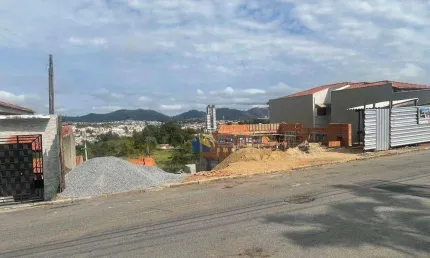 BELÍSSIMO TERRENO à VENDA  no JARDIM SEVILHA  em BRAGANÇA PAULISTA com Vista Imperdível e Vizinhos Definidos!!
