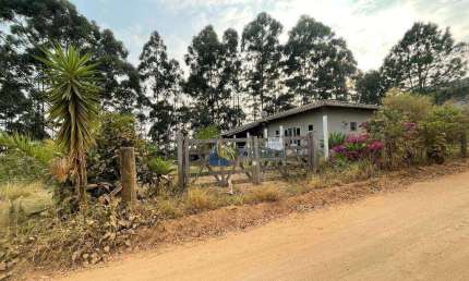 CASA DE CAMPO à venda no INTERIOR com 1500m² de TERRENO na estrada do PICO DO GAVIÃO em ANDRADAS/MG