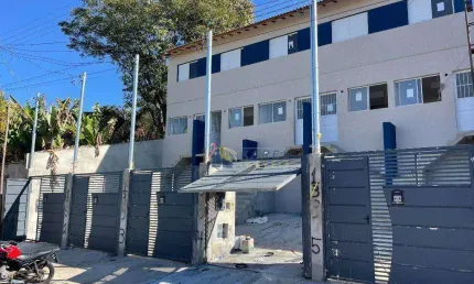 Sobrado à venda com 2 dormiórios, 1 vaga, quintal nos fundos no bairro da hípica jaguari por r$ 270.000,00