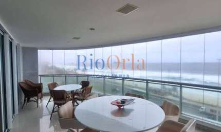 Mônaco, apartamento 4 quartos com infraestrutura na Orla da praia !