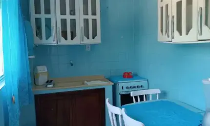 Vendo Apartamento  Bairro Vila Mirim a 30 Metrôs da Praia 1º Andar com uma vaga de garagem