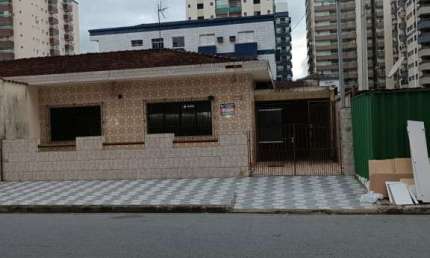 Casa Bairro Vila Tupi com cômodos amplos e aconchegantes