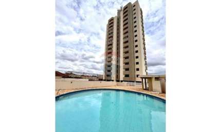 Apartamento à venda no Residencial Málaga, 3 quartos sendo 1 suite, 3 banheiros, 2 vagas de garagem, próximo ao Hospital de base.