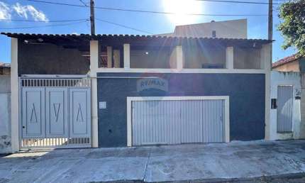 Casa a venda na Vila Souto, com 3 quartos, garagem para 10 carros, próximo a Bernadinho De Campos e a academia Vida