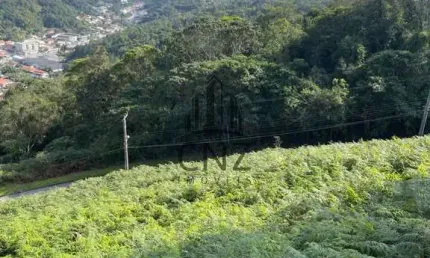 Terreno à venda em Brusque-SC, Primeiro de Maio: 1.032 m² de área para seu novo empreendimento!
