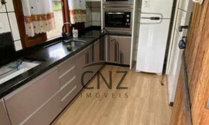 Casa à venda no Centro de Botuverá-SC: 3 quartos, 1 suíte, 1 sala, 2 banheiros, garagem e 95m² de área. Aproveite!