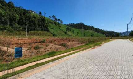 Terreno à venda em Brusque-SC, bairro Cedro, 300m² de área. Aproveite essa oportunidade!