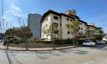 Imperdível! Apartamento de 3 quartos no Centro de Brusque-SC, com suíte, 2 salas, 3 banheiros, 2 vagas de garagem e 150m². Venha conferir!