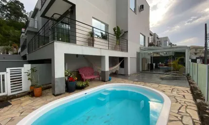 Casa com 3 quartos à venda na Rua Acelon Eduardo da Silva, 384, Córrego Grande, Florianópolis por R$ 2.250.000