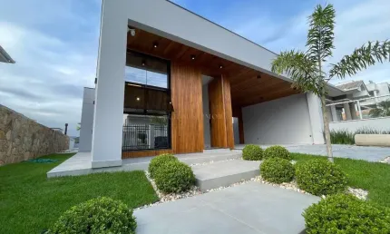 Casa com 3 quartos à venda na Rua das Cambiúnas, 1, Pedra Branca, Palhoça por R$ 1.890.000