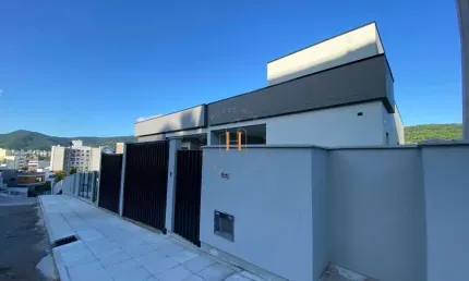 Casa com 3 quartos à venda na rua acelon eduardo da silva, 257, córrego grande, florianópolis por r$ 2.190.000