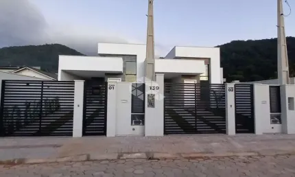 CASA A VENDA EXCELENTE PARA MORADIA OU INVESTIMENTO