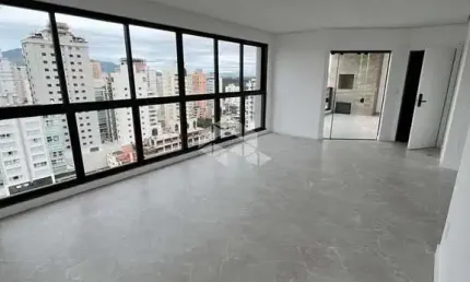 Apartamento com 3 quartos à venda na Rua 258, 340, Meia Praia, Itapema