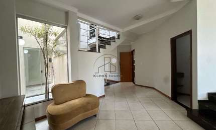 Casa em condomínio fechado com 3 quartos para alugar na Vasco da Gama, 277, Aeroporto, Londrina por R$ 8.000