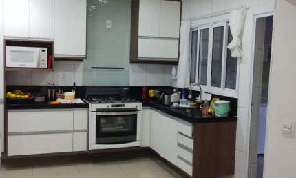 Casa para venda possui 265 metros quadrados com 4 quartos