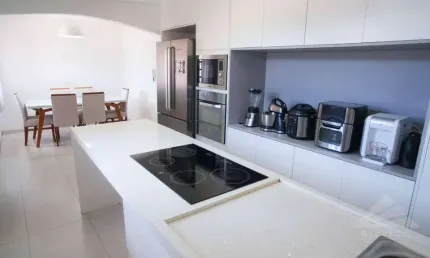 Sobrado com 3 dormitórios à venda, 270 m² por R$ 1.007.000,00 - Jardim Maringá - Mauá/SP