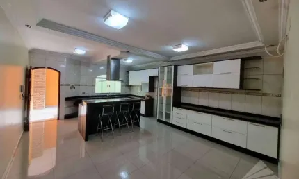 Sobrado com 3 dormitórios à venda, 272 m² por R$ 1.200.000,00 - Parque São Vicente - Mauá/SP