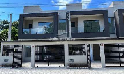 Sobrados a 250 metros da praia, com suíte - Itapoá/SC