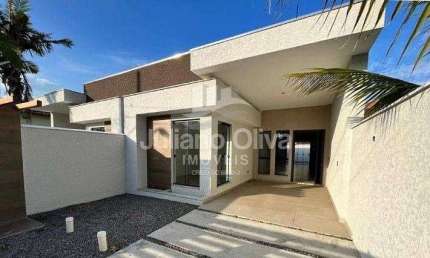 Casa à Venda em Ótima Localização, Barra do Saí - Itapoá