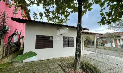 Casa à Venda à 200M do Mar  - Ao Lado do Riviera Santa Maria