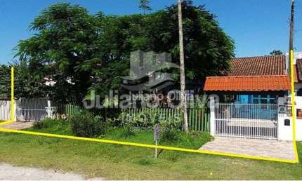 Casa à Venda com 2 Suítes à 280m do mar - Barra do Saí