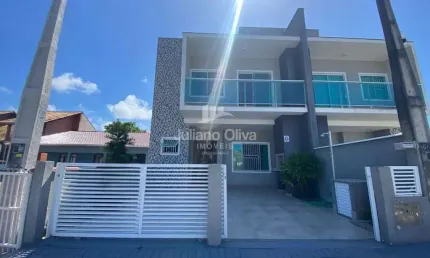 Sobrado com localização estratégica na Praia de Itapoá