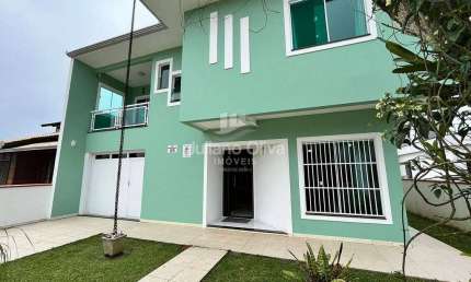 Sobrado Com 3 Dormitórios à Venda, 220 M²- Barra do Saí - Itapoá/sc
