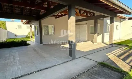 Casa com amplo espaço e área de festa - no bairro paese.