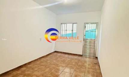 Casa com 03 cômodos para alugar em Santana de Parnaíba - SP