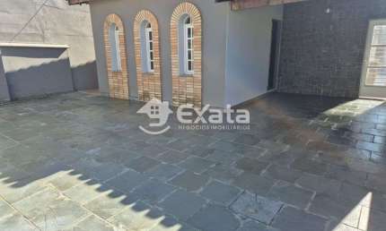 Linda Casa Padrao com 3 Dormitorios a Venda em Alem Ponte, Sorocaba