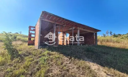 Otima Oportunidade - Chacara em condominio com casa em construcao.